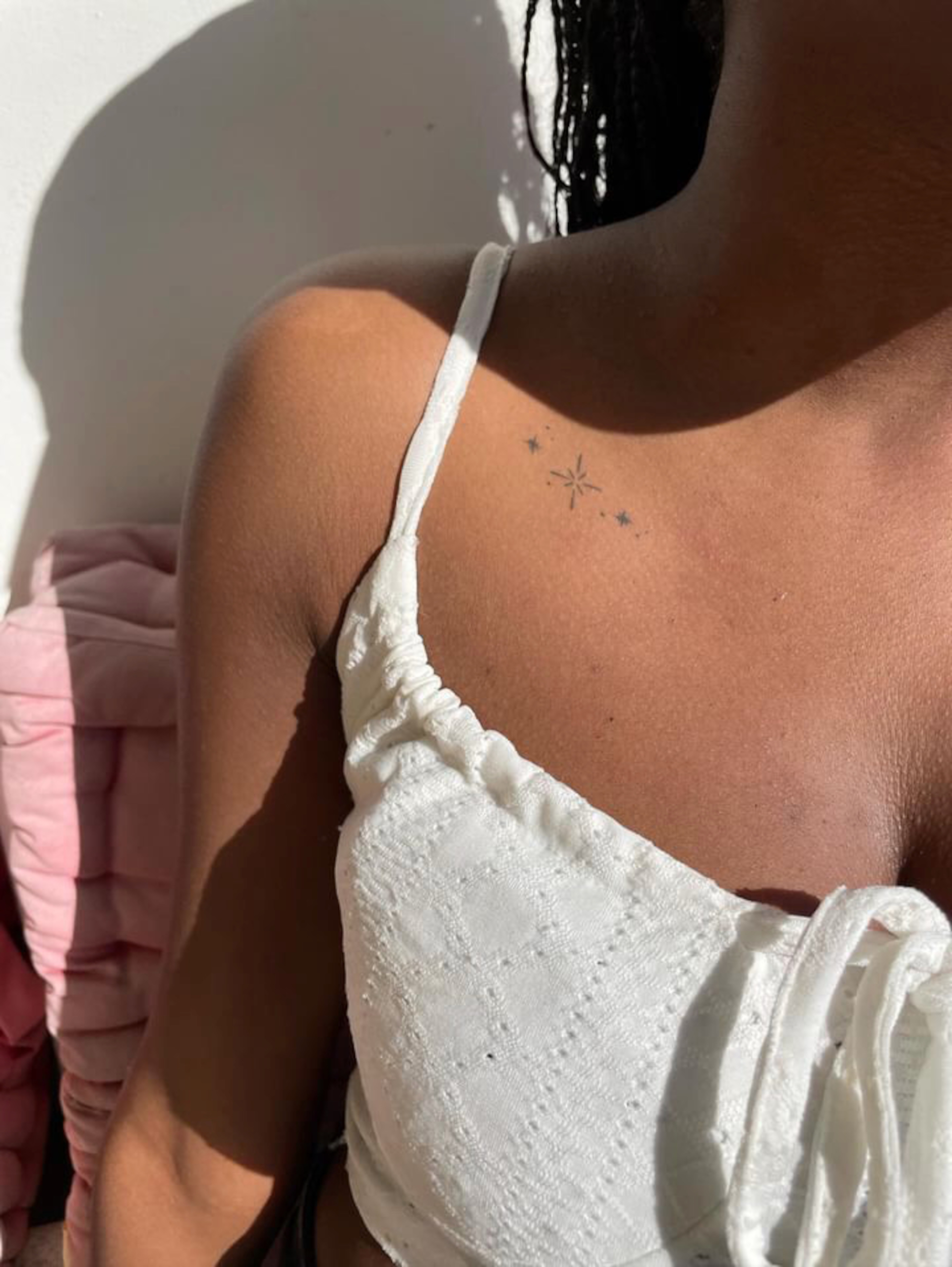 Tatouage personnalisé floral Narcisse et étoile pour Cassandre