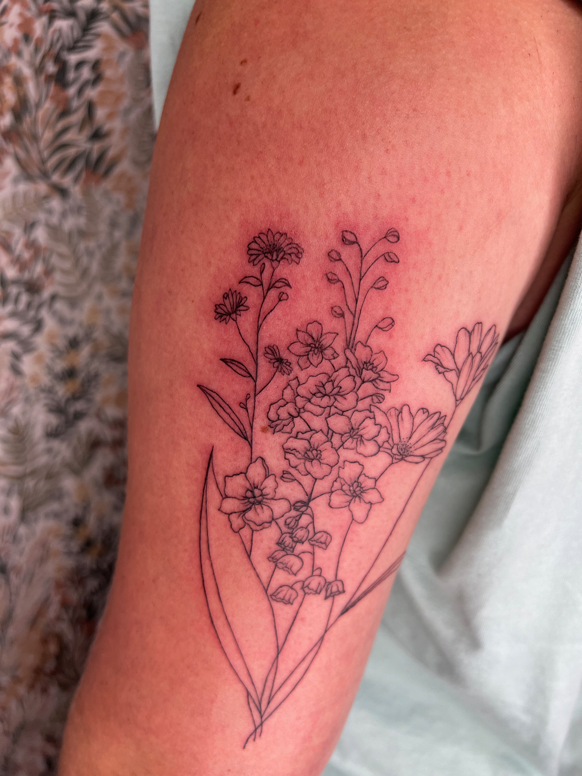 Tatouage personnalisé floral pour Noémie